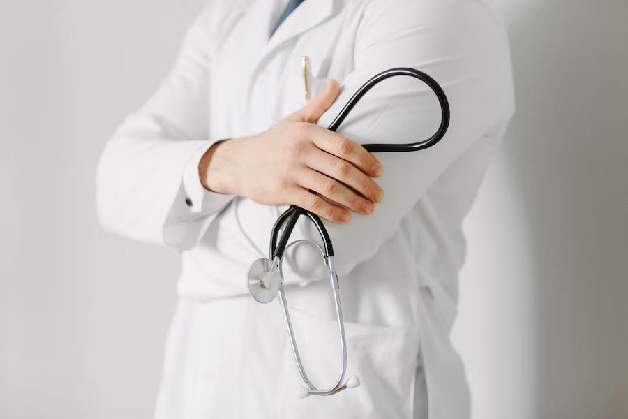 24 Oktober: Hari Dokter Nasional, Menghargai Pahlawan di Bidang Kesehatan
