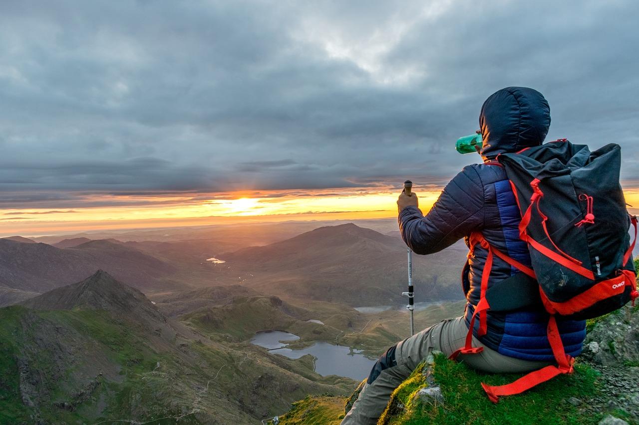 Agar Aman dan Nyaman, Ini Tips Hiking Bersama Anak