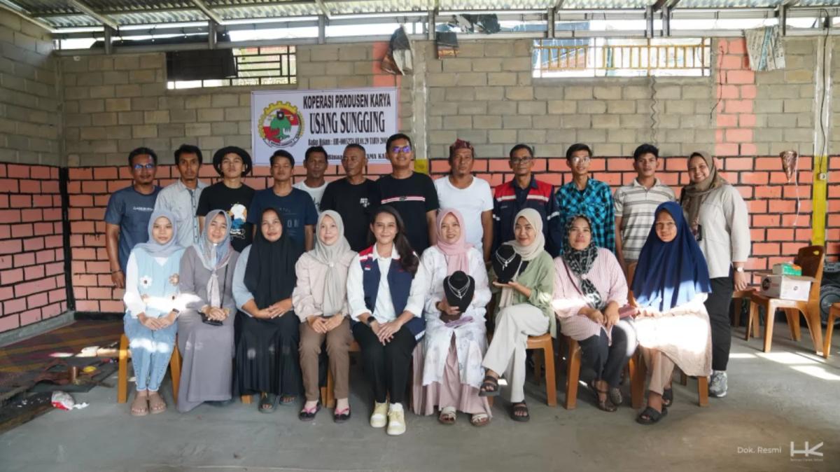 Hutama Karya Komitmen Memajukan Pengrajin Tembaga dan Perak di Ogan Ilir