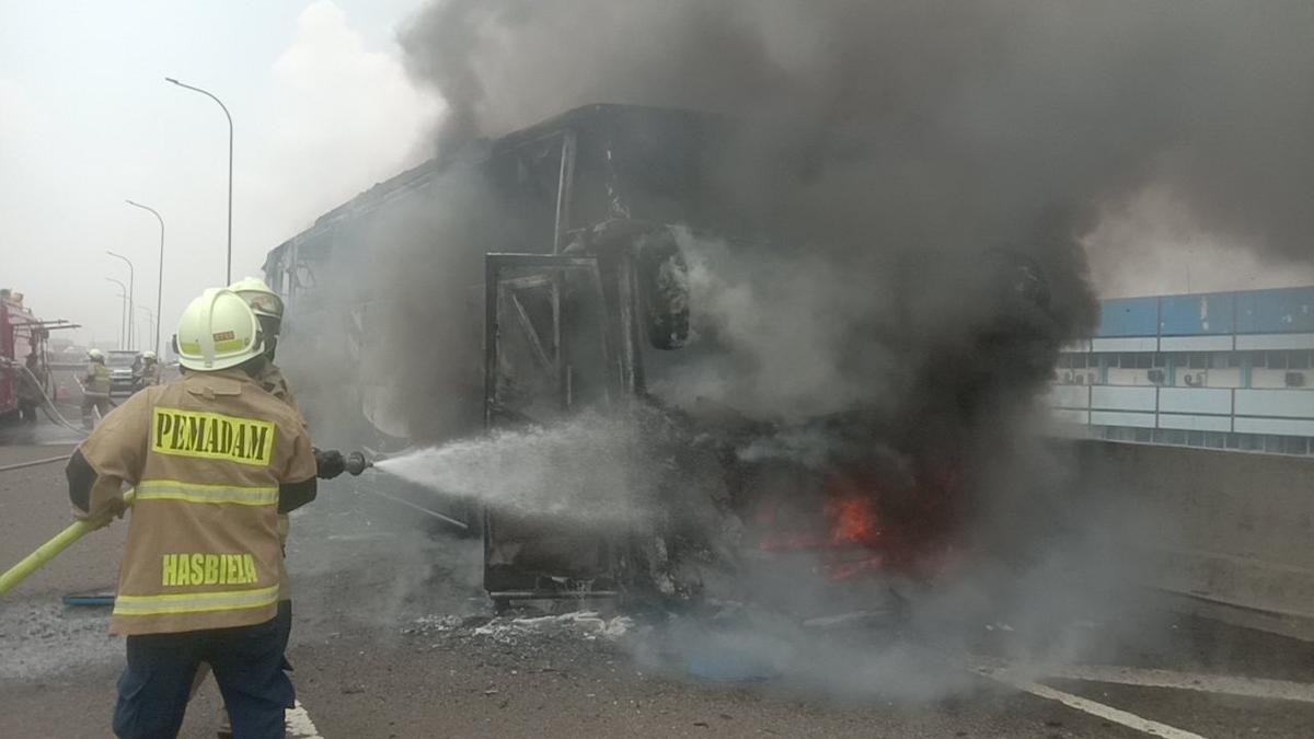 Begini Detik-detik Bus Rombongan Anak TK Terbakar di Tol Jaktim