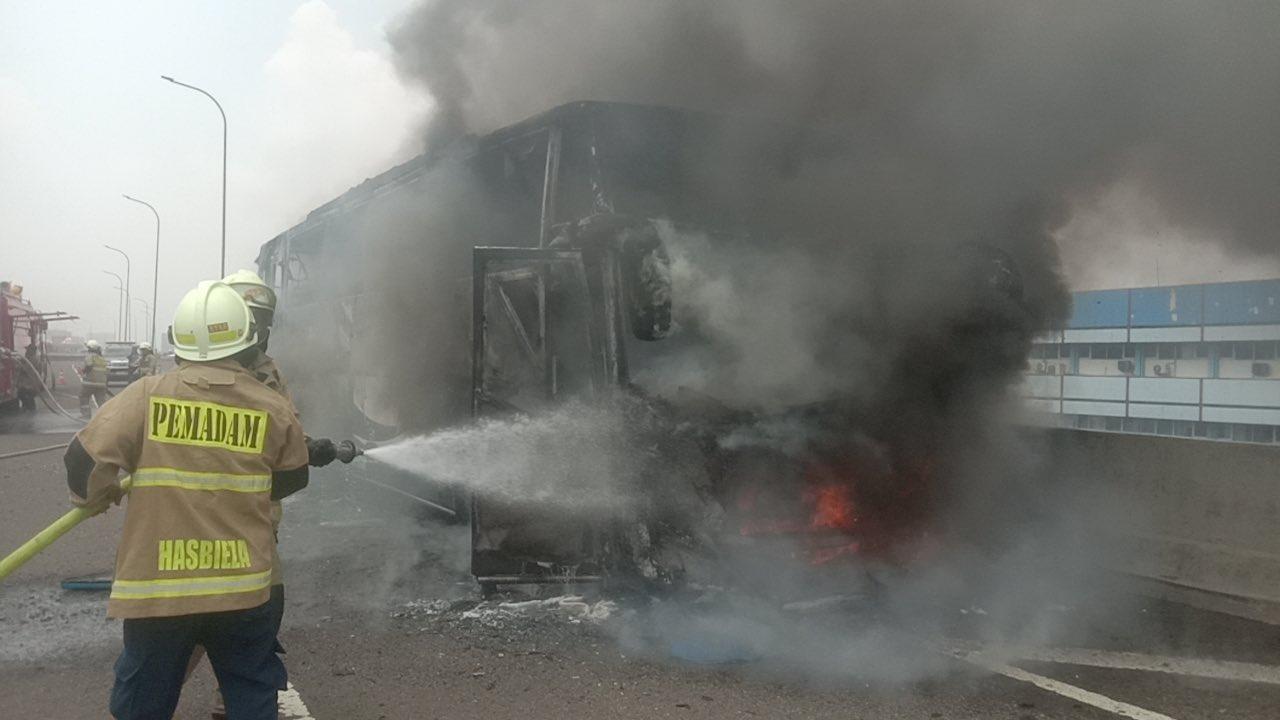 Begini Detik-detik Bus Rombongan Anak TK Terbakar di Tol Jaktim
