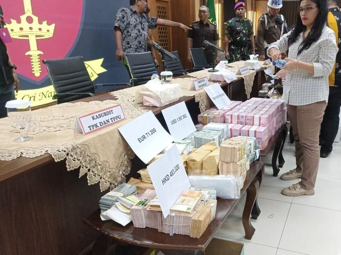 Kejagung Tetapkan Mantan Pejabat MA dan Pengacara Ronald Tannur Tersangka Kasus Suap Kasasi