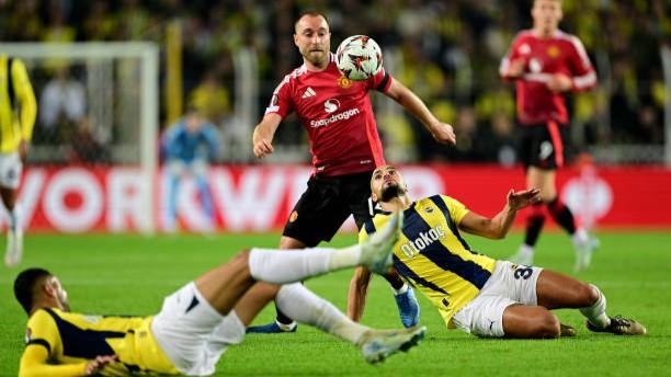 Manchester United Masih Tanpa Kemenangan, Ditahan Imbang Fenerbahce 1-1 di Liga Europa