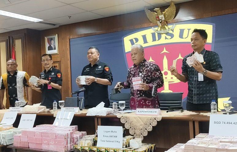 Kejagung Beberkan ZR sebagai Makelar Kasus di MA Selama Satu Dekade