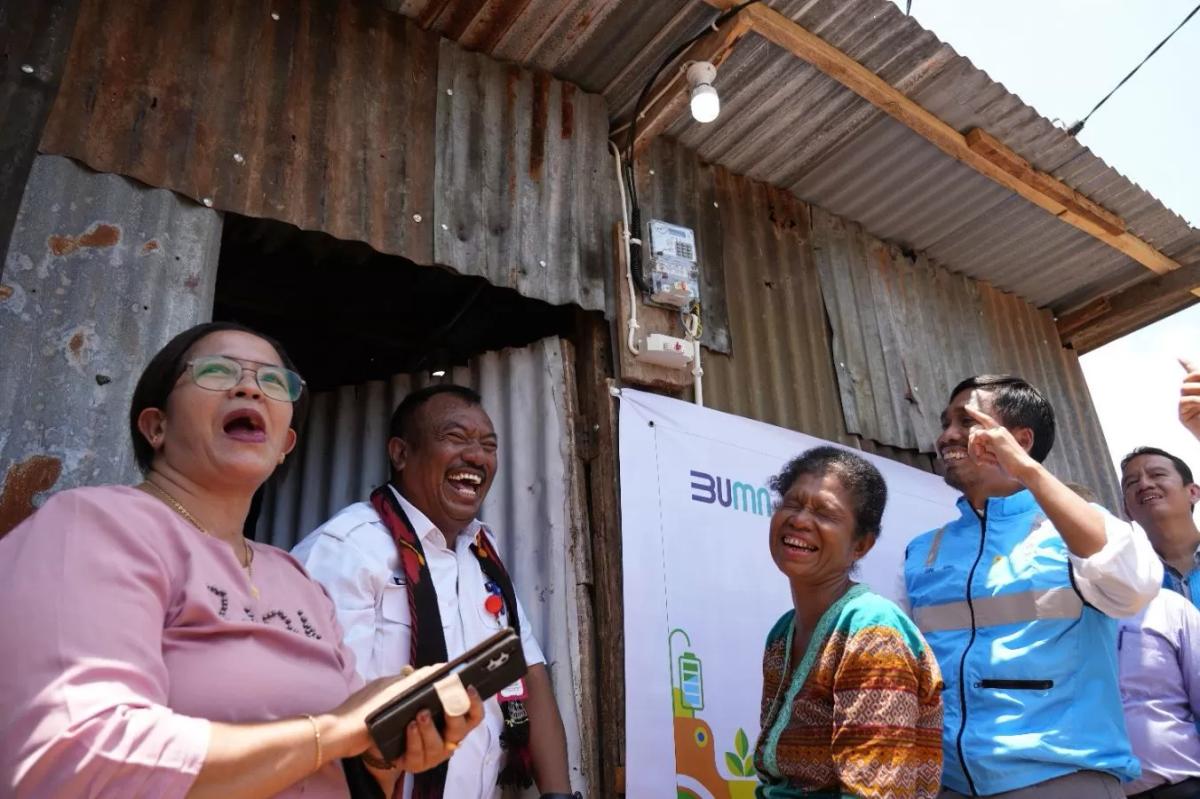Sambut Hari Listrik Nasional ke-79, Donasi Insan PLN Terangi 3.725 Keluarga di Indonesia