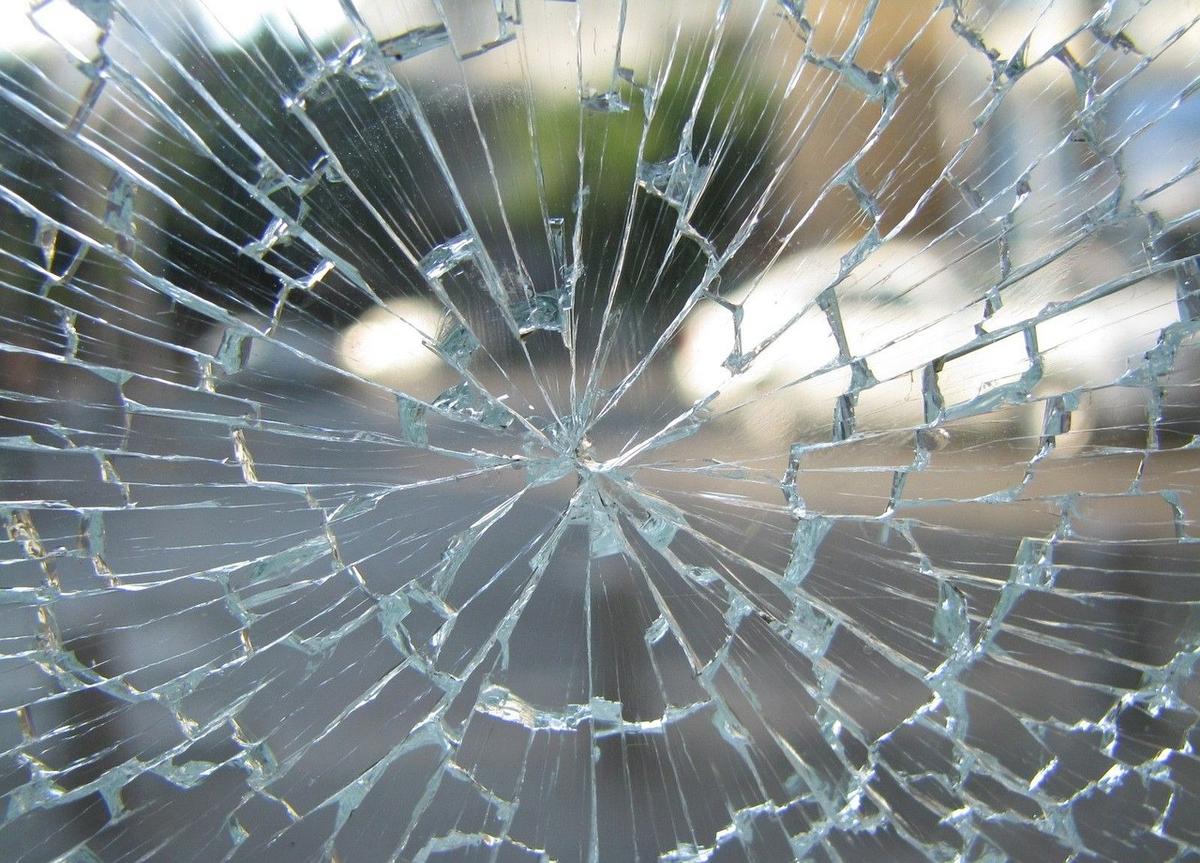 Truk Hilang Kendali Tabrak Bus di Puncak, 2 Orang Luka