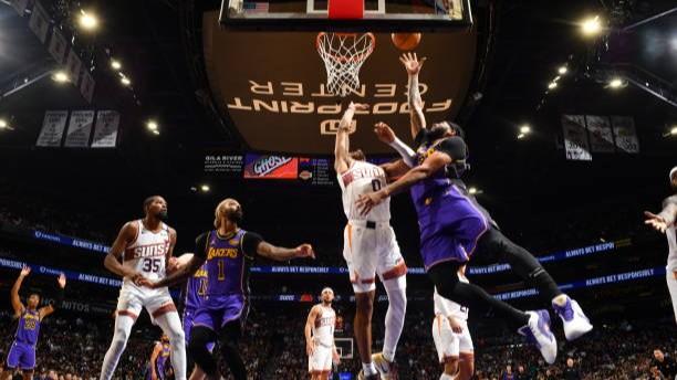Phoenix Suns Kalahkan Los Angeles Lakers 109-105 dalam Pertandingan Ketat