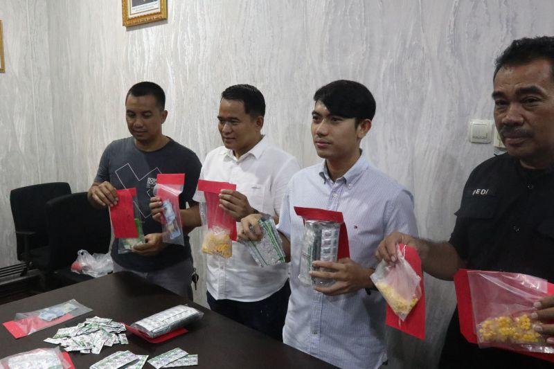 Polisi Tangkap 7 Pengedar Pil Koplo di Serang, Ribuan Butir Disita
