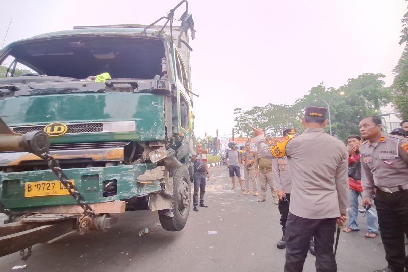 Polisi Pastikan Tidak Ada Korban Tewas Ditabrak Truk Ugal-ugalan di Tangerang