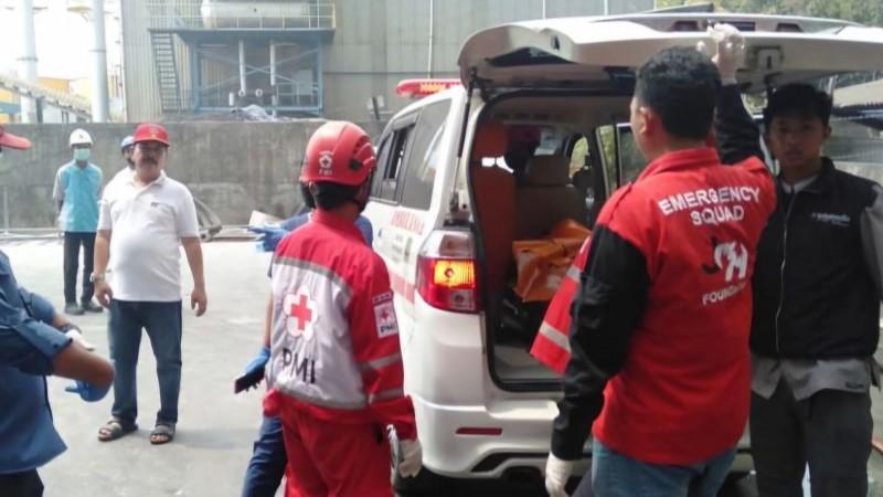Api Masih Menyala, Petugas Kesulitan Mengevakuasi Korban Kebakaran Pabrik di Bekasi