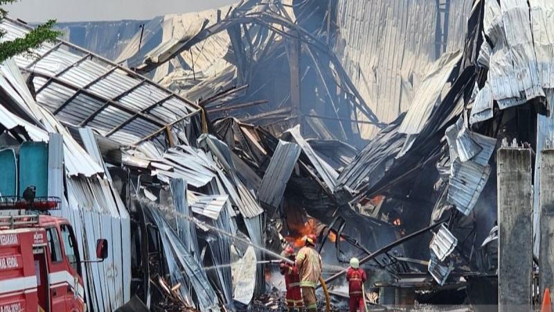 Pabrik Mainan di Kawasan Industri Kendal Hangus Dilalap Si Jago Merah