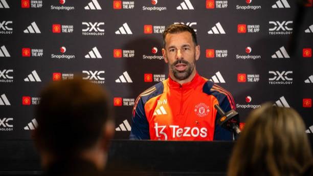 Ruud van Nistelrooy: Erik ten Hag Kecewa Dipecat Manchester United