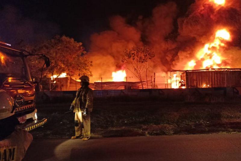 Pangkalan Truk di Kawasan Industri Pulogadung Terbakar, Tak Ada Korban Jiwa