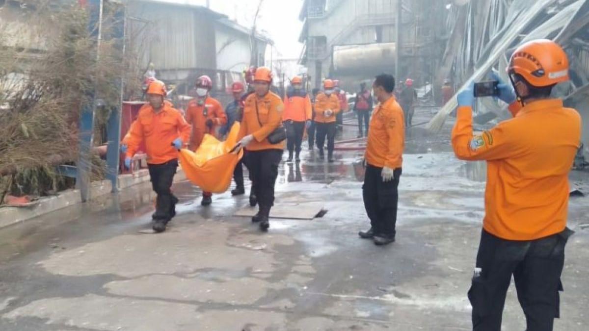 Kebakaran di Pabrik Pakan Ternak Bekasi Baru Padam 25 Jam