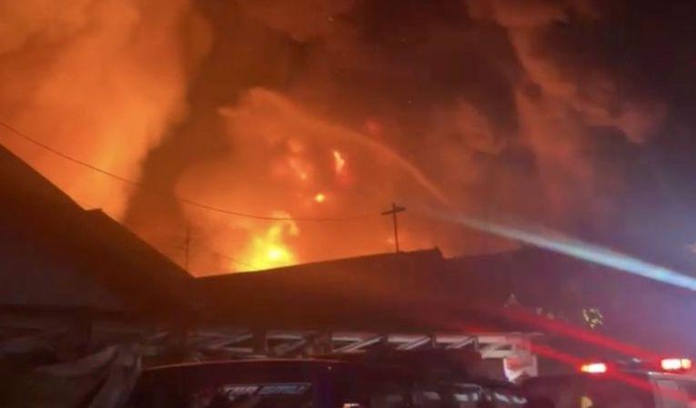 Relawan Damkar Tewas saat Padamkan Kebakaran Gudang di Banjarmasin