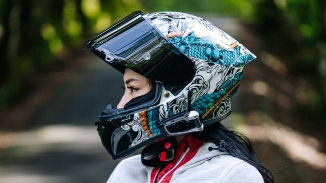 7 Perbedaan Utama Helm Biasa dengan Helm Balap, Jangan Sampai Salah Beli!
