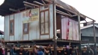 Rumah Panggung di Barru Sulsel Dipindahkan Perkara Beda Pilihan Cabup dalam Pilkada