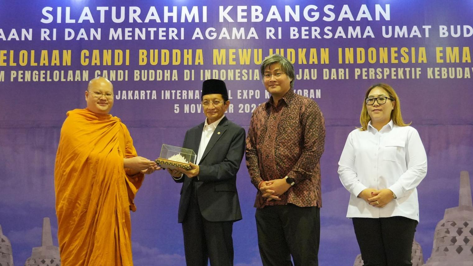 Menag Nasaruddin Umar Minta Umat Buddha Jaga Kesakralan Borobudur