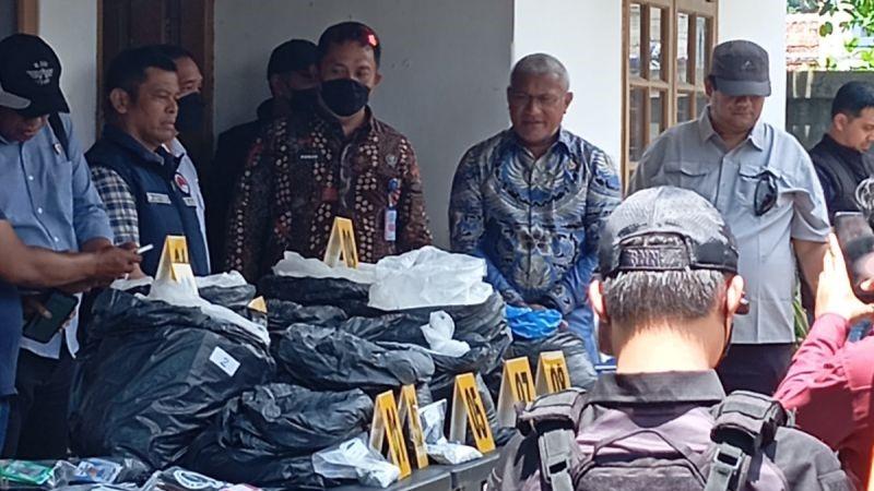Pabrik Obat-obat di Tengah Pemukiman Warga di Sumedang Ditemukan BNN