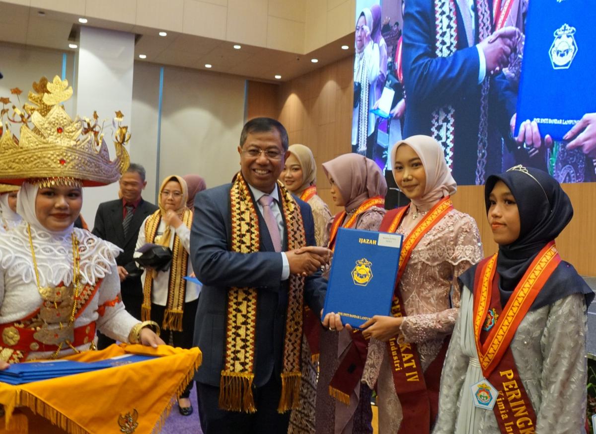 Menperin Agus: Mayoritas Lulusan Sekolah dan Kampus Kemenperin Langsung Kerja di Industri