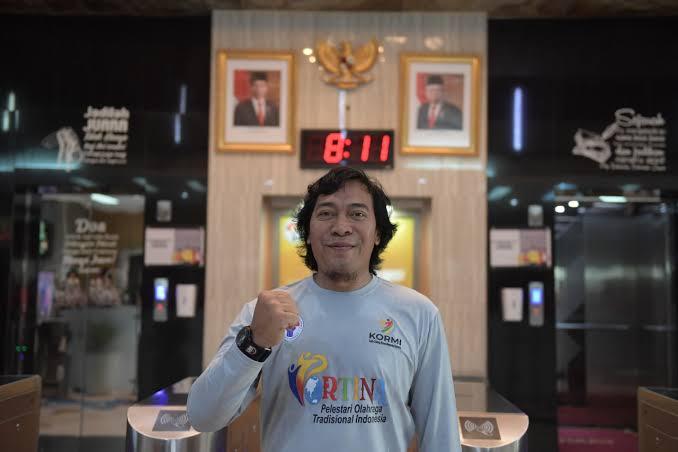 Gaya Kocak Komeng Prediksi Indonesia Lawan Jepang: Pasti Menang, Udah Terbukti di Tahun 1945