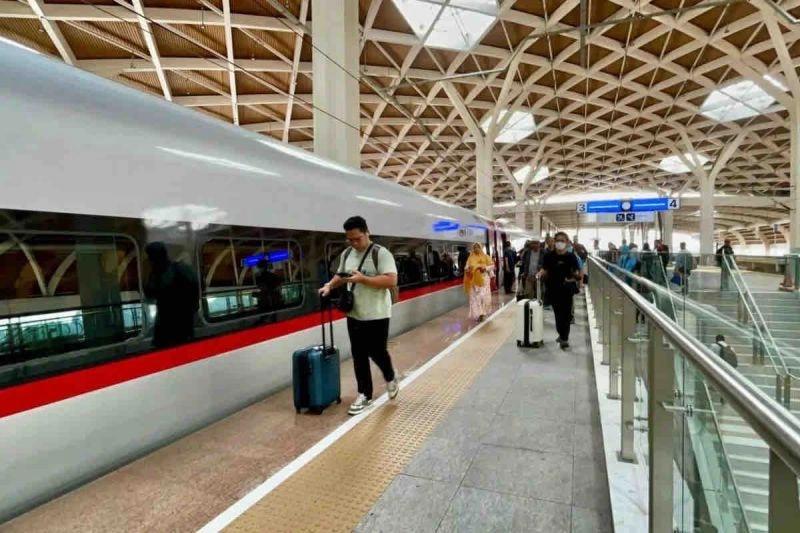 Benda Asing Dievakuasi, Operasional Kereta Cepat Whoosh Kembali Normal