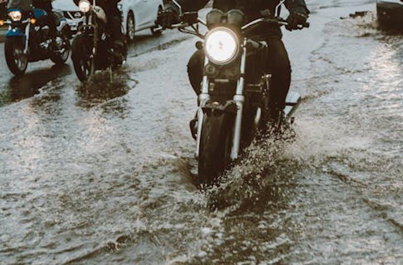Hujan Deras, Jalan Mampang Depok Sempat Tergenang
