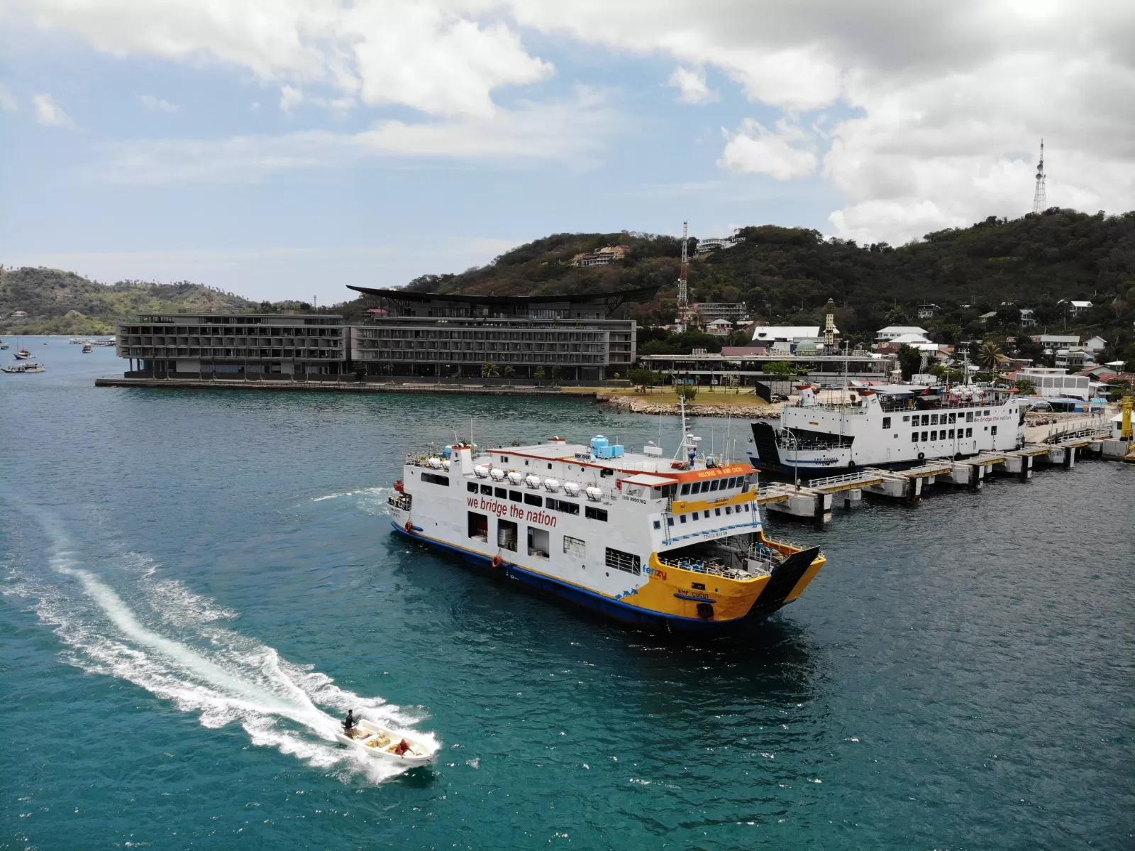 ASDP Operasikan KMP Cucut Rute Sape-Labuan Bajo, Layani Warga Terdampak Erupsi   Lewotobi