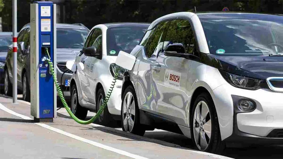 Cyrillus Harinowo: Dekarbonisasi Indonesia Tak Hanya Lewat Mobil Listrik