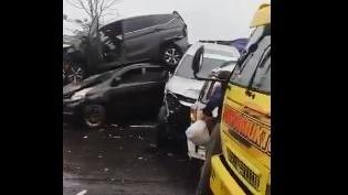 Kecelakaan Beruntun di Tol Cipularang Libatkan 17 Kendaran, 1 Orang Tewas