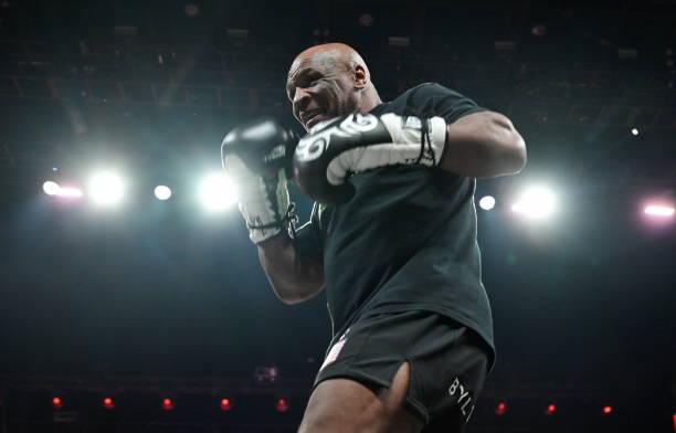 Mike Tyson Minta Penggemar Tak Khawatirkan Ancaman KO dari Jake Paul