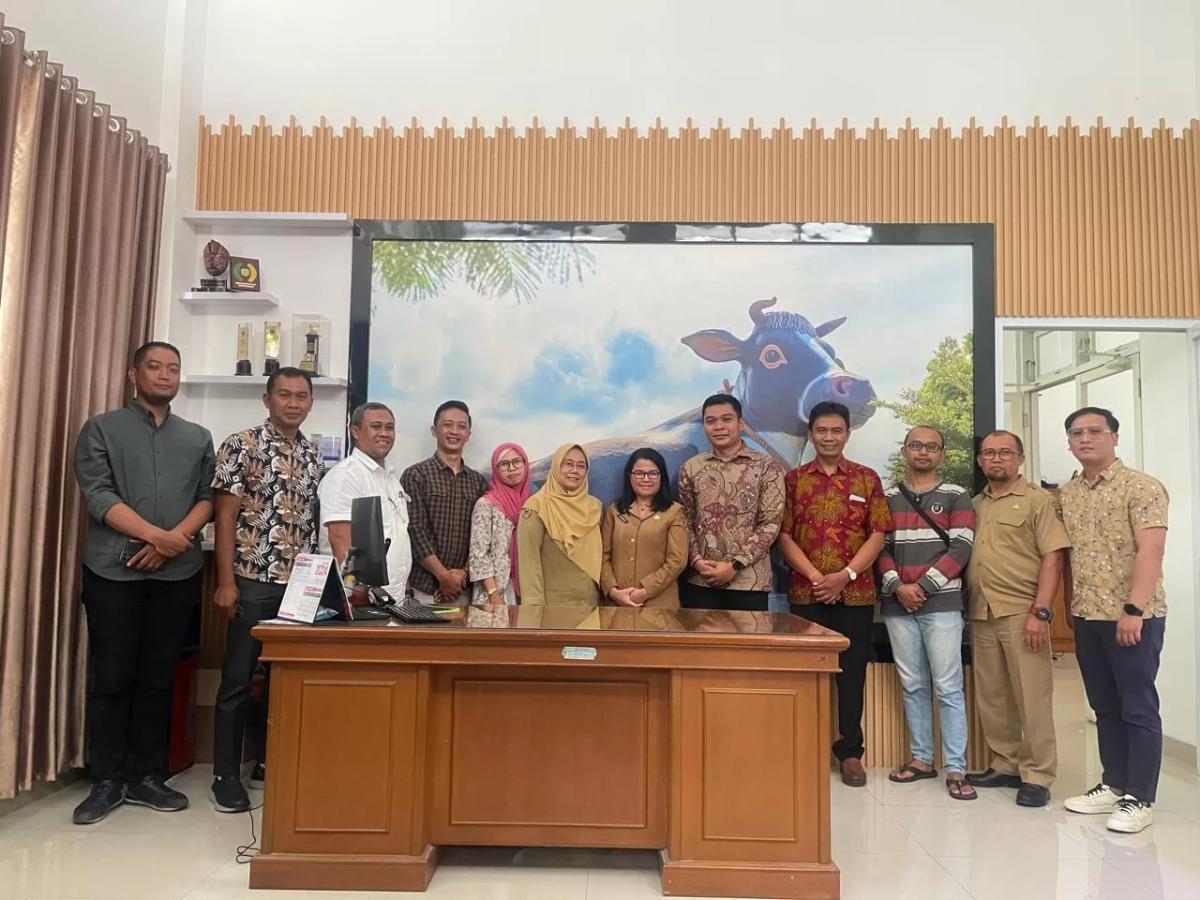 Rajawali Nusindo Jalin Kerja Sama Dengan Peternak Sapi Lokal untuk Serap Produksi Susu