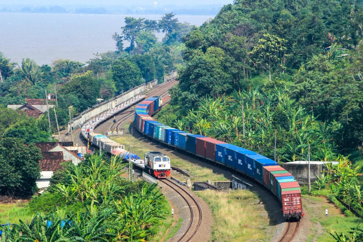 KAI Angkut 57 Juta Ton Barang Selama Januari-Oktober 2024