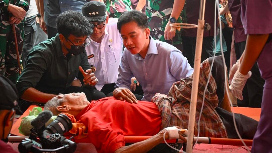 Wapres Gibran Rakabuming Kunjungi Korban Erupsi Gunung Lewotobi Laki-laki