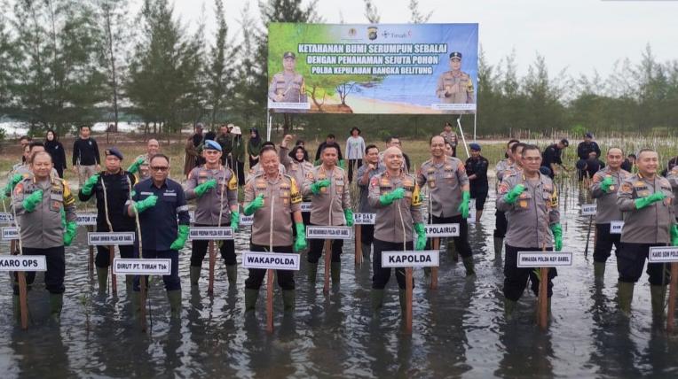 Kolaborasi PT Timah dan Polda Babel Dukung Program Sejuta Pohon Untuk Cegah Abrasi