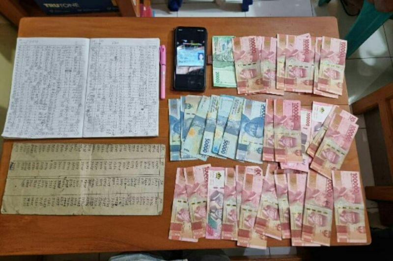 Polda Sulut Bongkar Praktik Judi Online di Minahasa, 3 Tersangka Diamankan