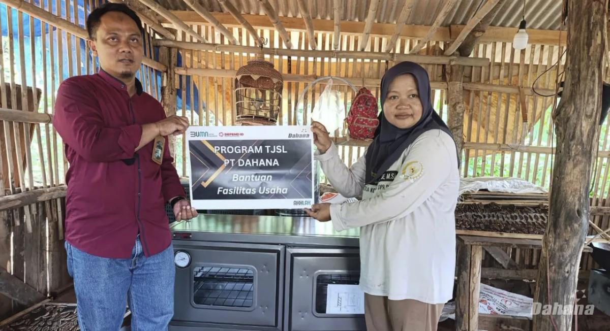Dahana Berikan Fasilitas Produksi untuk Pelaku UMKM Melalui Program TJSL
