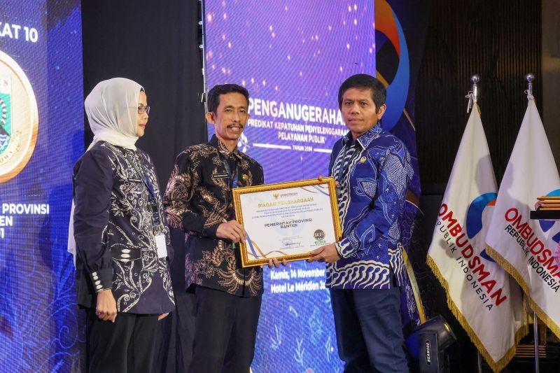 Pemprov Banten Terima Penghargaan Kepatuhan Pelayanan Publik 2024 dari Ombudsman RI