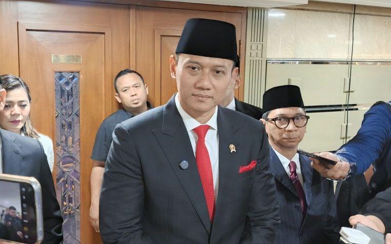 AHY Harap Harga Tiket Pesawat Turun Sebelum Desember