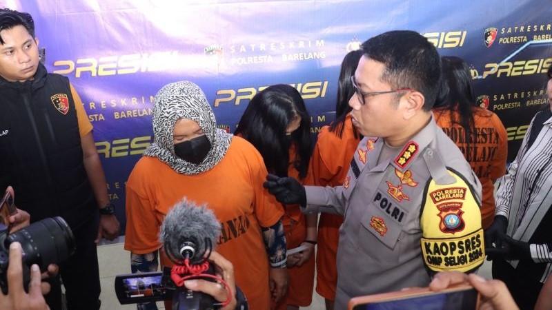 Polisi Selamatkan 24 PMI Ilegal di Batam dengan Modus Gaji Besar, 6 Orang Ditangkap!