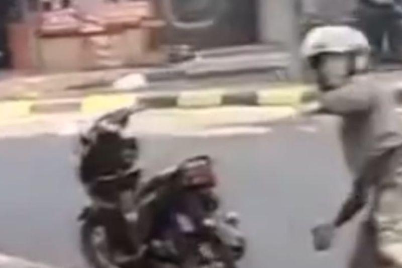 Pemotor Lempar Batu ke Bus TransJakarta di Lenteng Agung Berujung Ditangkap