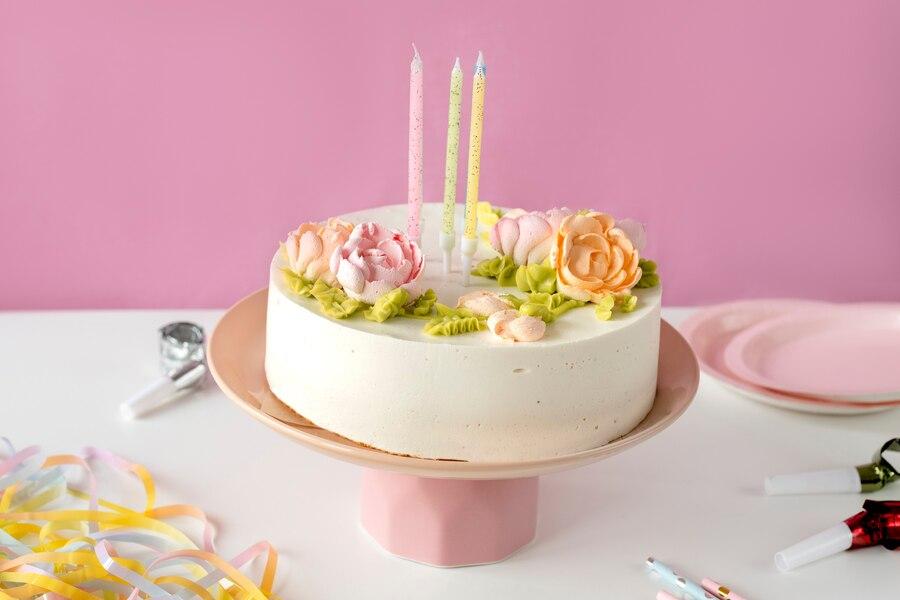 Cara Membuat Kue Ulang Tahun Palsu untuk Hiasan