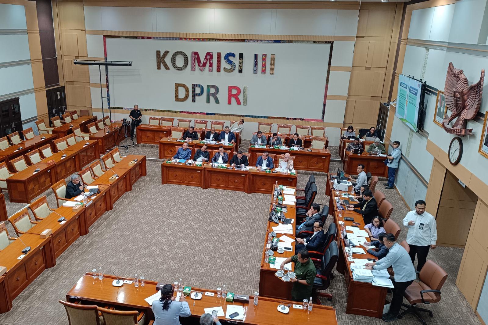 Kritik Pedas Komisi III DPR Terkait OTT KPK: Tukang Becak pun Bisa!
