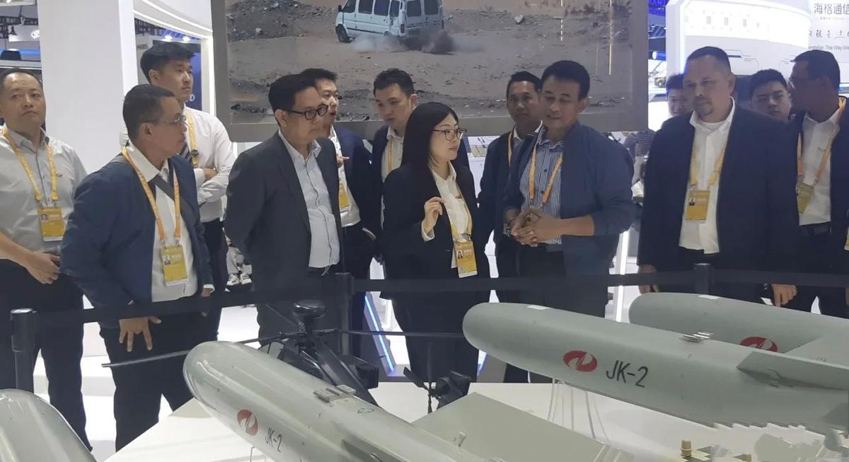 Wakasau Kunjungi Booth Mitra Dahan Di Zhuhai Airshow