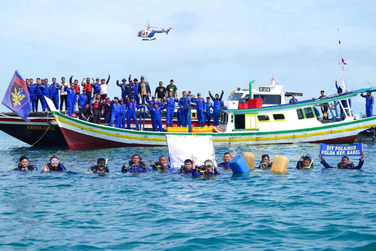 Polairud Babel dan PT Timah Lakukan Transplantasi Terumbu Karang