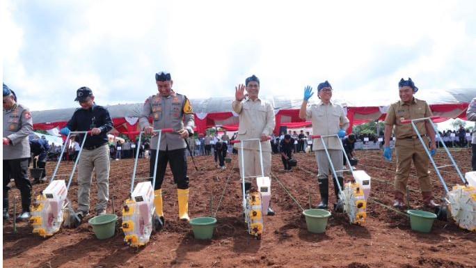 Mendes Yandri Optimistis Program Ketahanan Pangan Bisa Diwujudkan dengan Kerja Keras