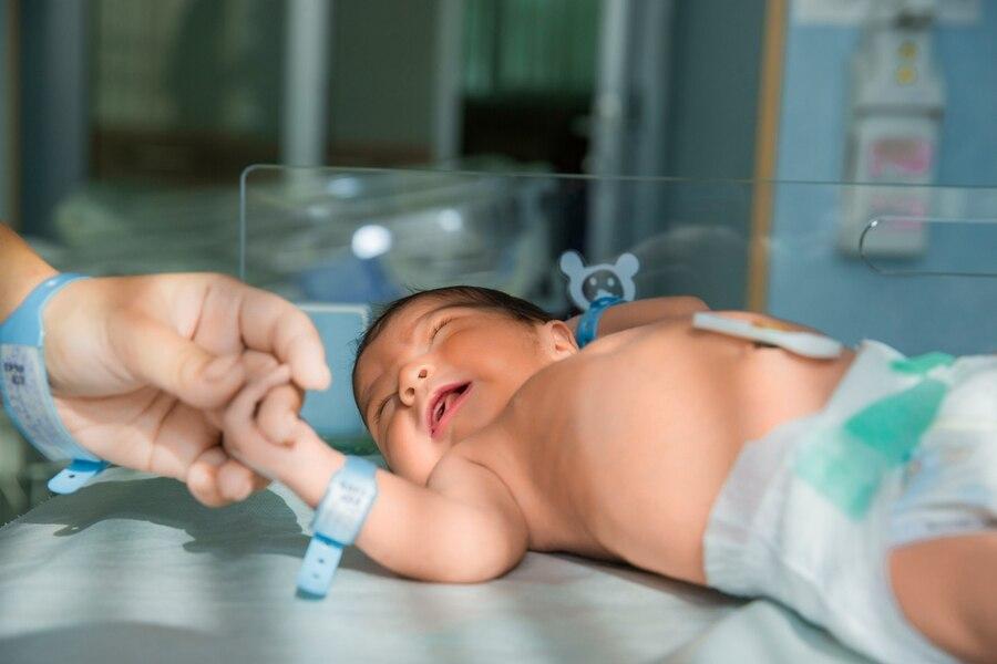 5 Prasyarat Penting Agar Bayi Prematur Mampu Minum dengan Baik
