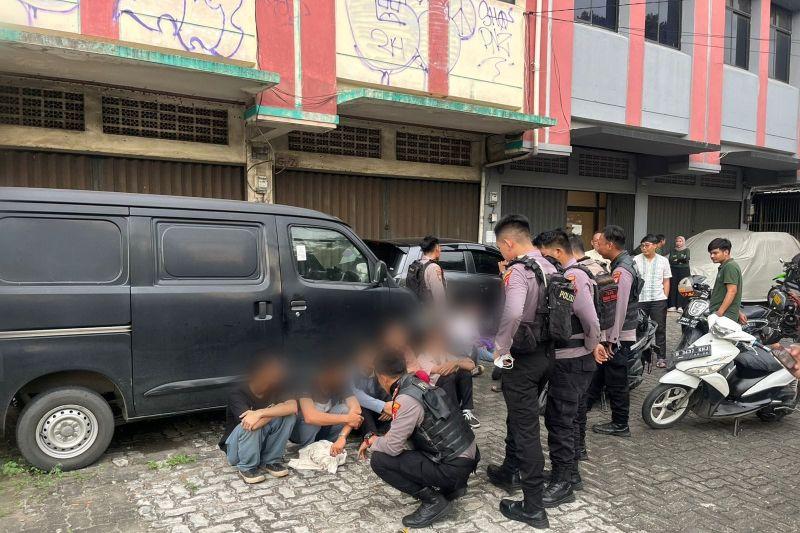 Polisi Tangkap 5 Remaja Mau Tawuran di Jakbar, Celurit Disita