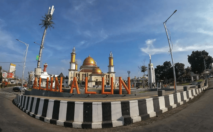 Liburan Akhir Pekan? Yuk, Bersantai di Alun-alun Sukabumi!