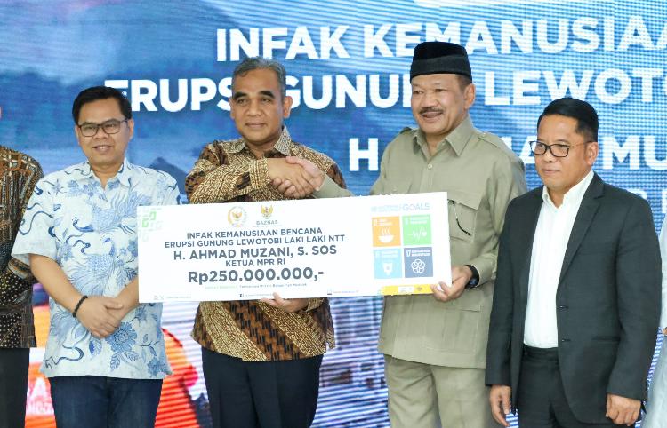 Peduli Korban Erupsi Gunung Lewotobi Ahmad Muzani:  Tolong Menolong Tradisi Bangsa Indonesia